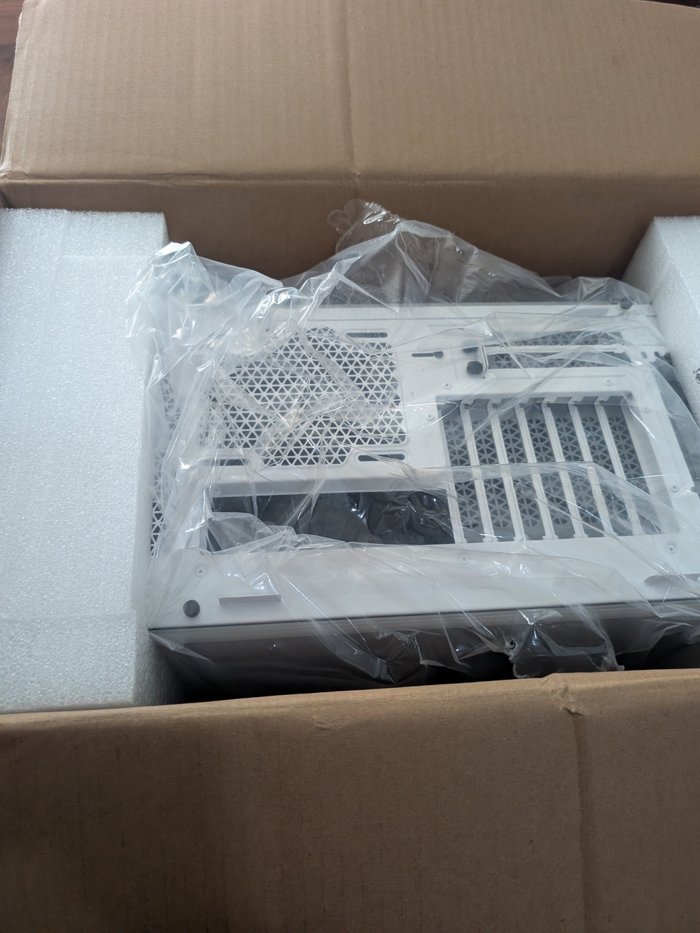 Corsair White PC Case Chassis with Ventilated Expansion Slots